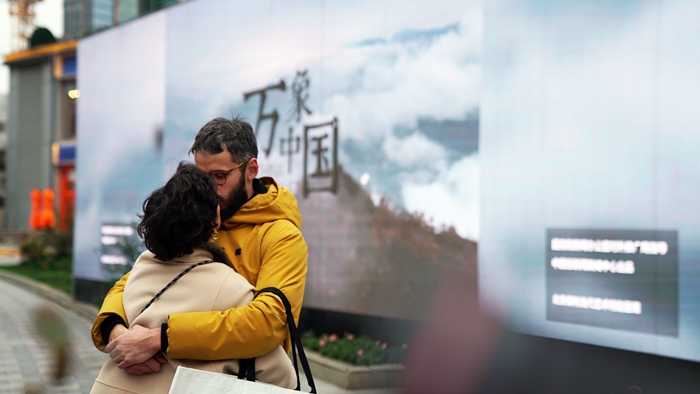 《万象中国》预告片登陆上海户外大屏，5月正式推出